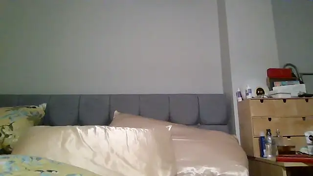 Snapshot of Englishhotwife4u chatting on 12.27.24 Englishhotwife4u online show from 12.27.24