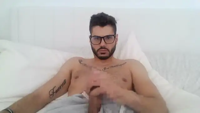 Snapshot of Strokeking4u chatting on 12.19.25 Strokeking4u online show from 12.19.25