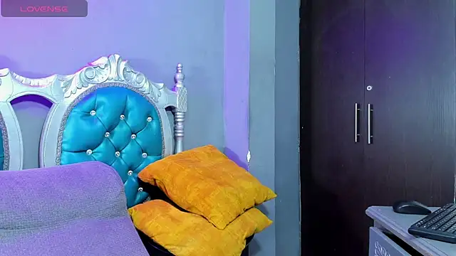 Snapshot of elizabeth_rosa21 chatting on 12.19.24 elizabeth rosa21 online show from 12.19.24