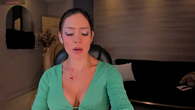 Snapshot of IsabelBornner chatting on 06.15.26 IsabelBornner online show from 06.15.26