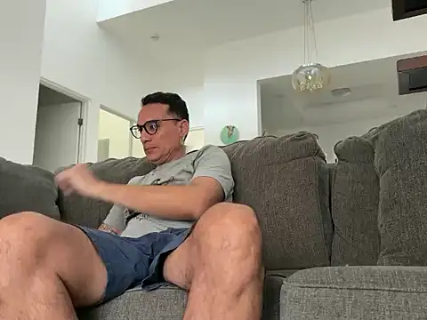 Snapshot of alex_ruiz85 chatting on 09.10.25 alex ruiz85 online show from 09.10.25