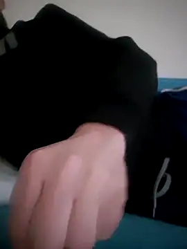 Snapshot of mertBy chatting on 01.11.25 mertBy online show from 01.11.25