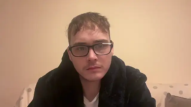 Snapshot of sissy_brit chatting on 12.16.24 sissy brit online show from 12.16.24