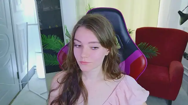 Snapshot of Lana__Cute_ chatting on 07.22.26 Lana Cute online show from 07.22.26