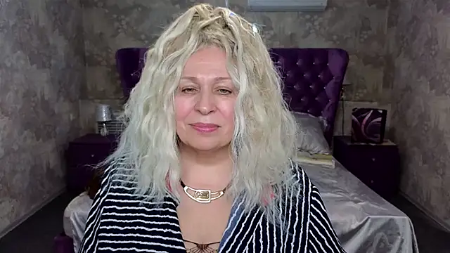 Snapshot of Penelope_Pinky chatting on 02.05.25 Penelope Pinky online show from 02.05.25