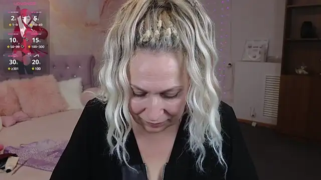 Snapshot of Penelope_Pinky chatting on 02.11.25 Penelope Pinky online show from 02.11.25