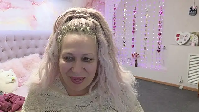 Snapshot of Penelope_Pinky chatting on 03.21.25 Penelope Pinky online show from 03.21.25