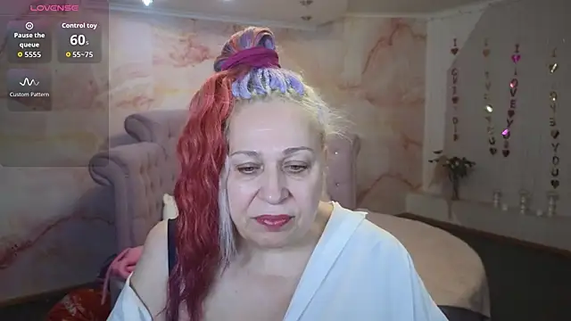 Snapshot of Penelope_Pinky chatting on 11.20.25 Penelope Pinky online show from 11.20.25