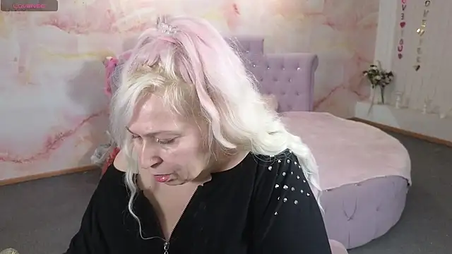 Snapshot of Penelope_Pinky chatting on 04.28.26 Penelope Pinky online show from 04.28.26