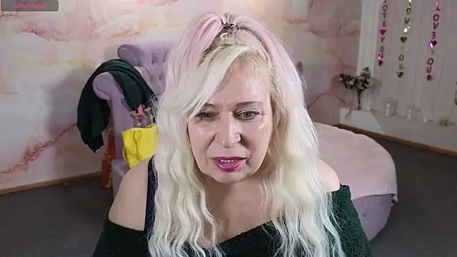 Snapshot of Penelope_Pinky chatting on 05.12.26 Penelope Pinky online show from 05.12.26