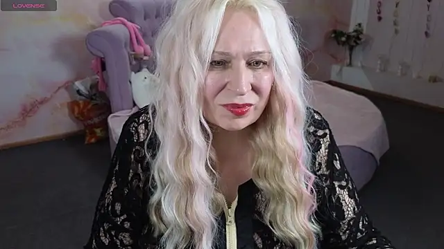 Snapshot of Penelope_Pinky chatting on 05.28.26 Penelope Pinky online show from 05.28.26