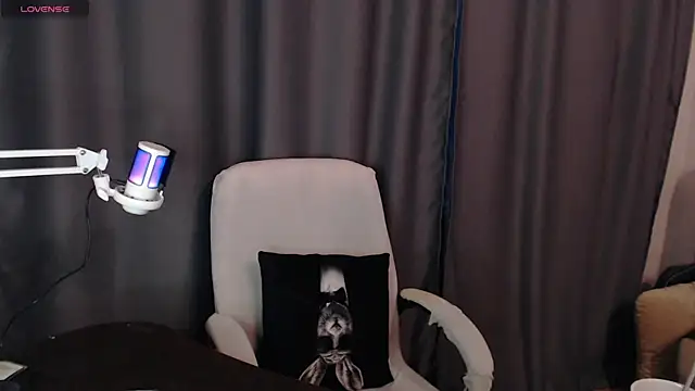 Snapshot of Cassie_Bae chatting on 12.20.24 Cassie Bae online show from 12.20.24