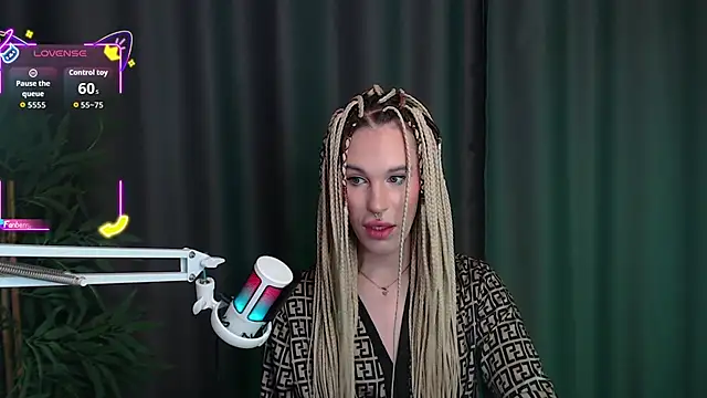 Snapshot of Cassie_Bae chatting on 12.16.25 Cassie Bae online show from 12.16.25