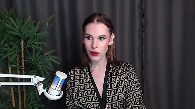 Snapshot of Cassie_Bae chatting on 12.22.25 Cassie Bae online show from 12.22.25