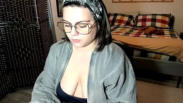 Snapshot of raiazane23 chatting on 11.21.25 raiazane23 online show from 11.21.25