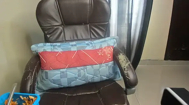 Snapshot of Baby_Zahira chatting on 12.31.24 Baby Zahira online show from 12.31.24