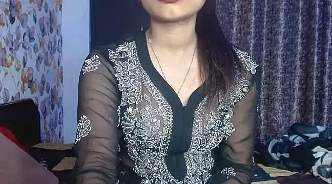 Snapshot of Baby_Zahira chatting on 02.17.25 Baby Zahira online show from 02.17.25