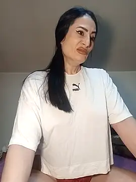 EveeRose online show from 11.12.25