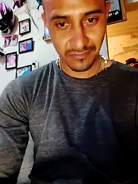 Snapshot of NewBe9D9 chatting on 11.22.25 NewBe9D9 online show from 11.22.25