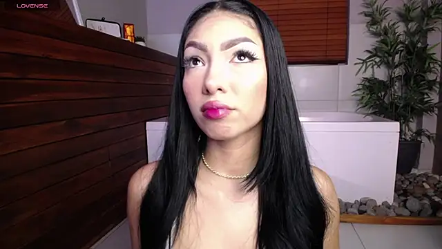 Snapshot of antonellaroux chatting on 06.15.26 antonellaroux online show from 06.15.26