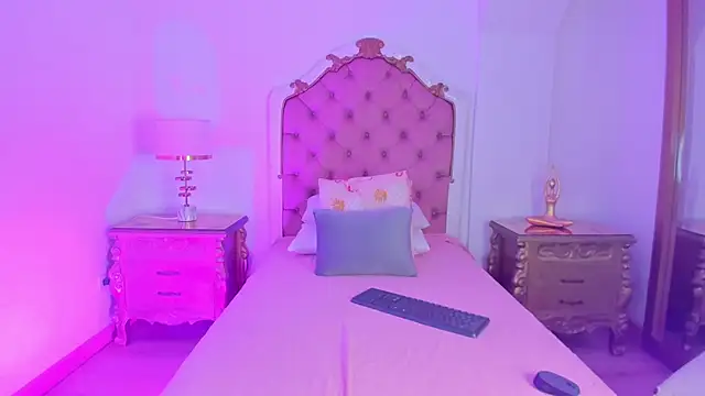 rebeca watsson online show from 11.24.25