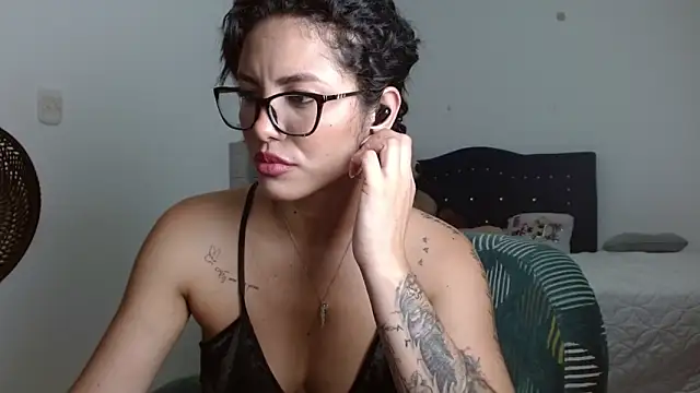 Snapshot of Sexy_Lia_ chatting on 02.06.26 Sexy Lia online show from 02.06.26