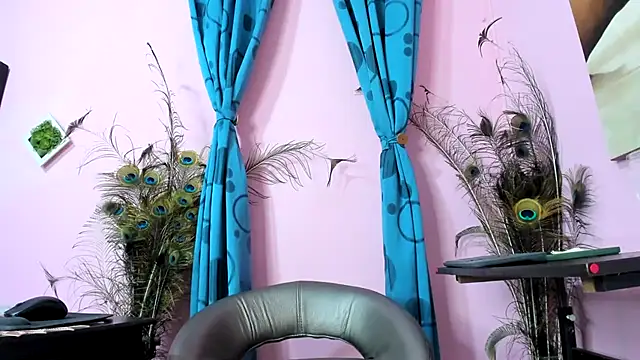 miss--flora online show from 10.22.25