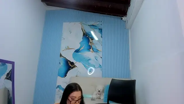 Danniela18  online show from 03.19.25