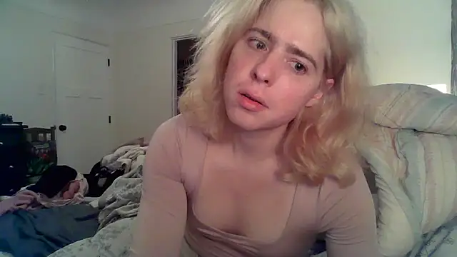Snapshot of LucySaintJames chatting on 01.22.25 LucySaintJames online show from 01.22.25
