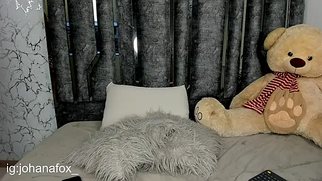 johanafox  online show from 01.17.25