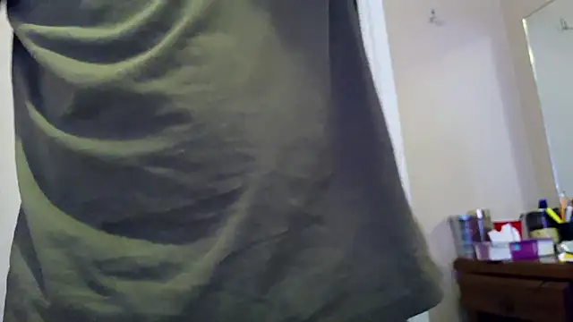 Snapshot of Huntzg23 chatting on 04.21.26 Huntzg23 online show from 04.21.26
