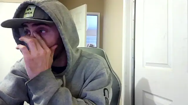 Snapshot of Huntzg23 chatting on 05.19.26 Huntzg23 online show from 05.19.26