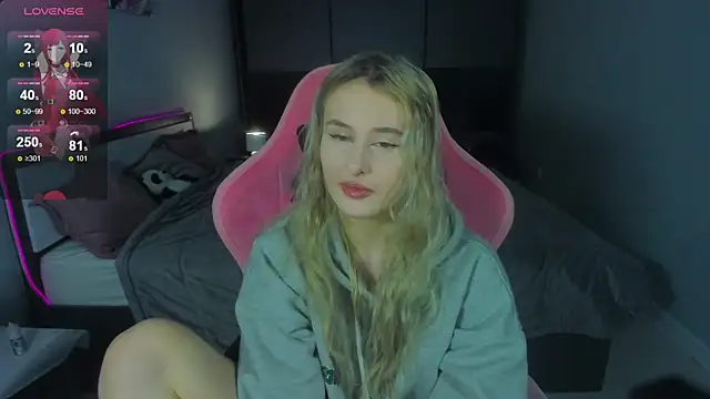 Snapshot of Molly_Toads chatting on 12.20.24 Molly Toads online show from 12.20.24