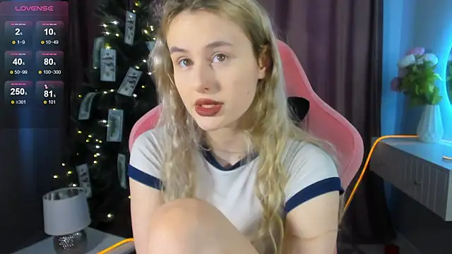 Snapshot of Molly_Toads chatting on 12.30.24 Molly Toads online show from 12.30.24