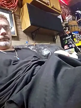 Snapshot of tileguyyy chatting on 09.23.25 tileguyyy online show from 09.23.25