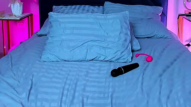 Curvy Dynamite  online show from 03.10.25