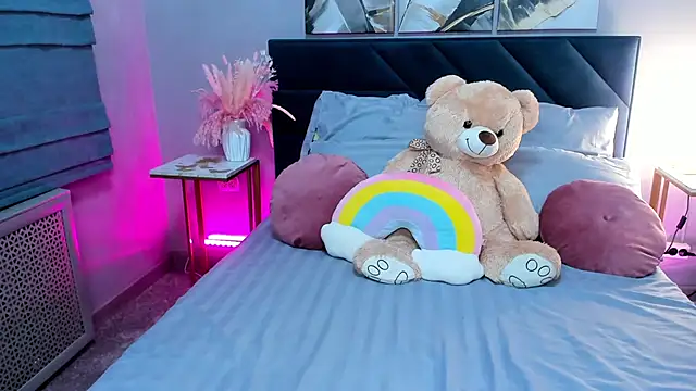 Curvy Dynamite  online show from 09.14.25