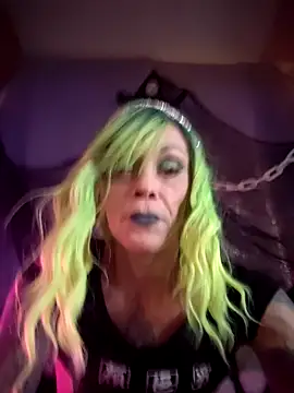 MommyMisfit online show from 10.07.25