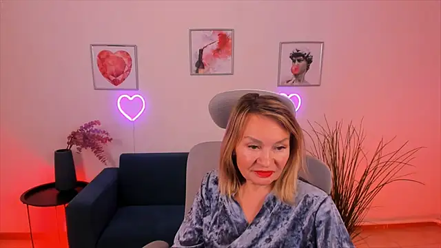 Snapshot of RosalindaFortuna chatting on 12.30.24 RosalindaFortuna online show from 12.30.24