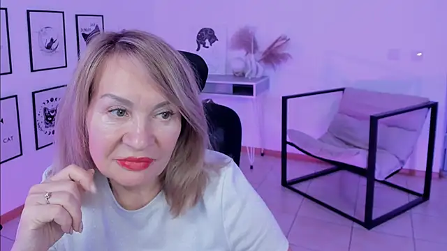 Snapshot of RosalindaFortuna chatting on 01.21.25 RosalindaFortuna online show from 01.21.25