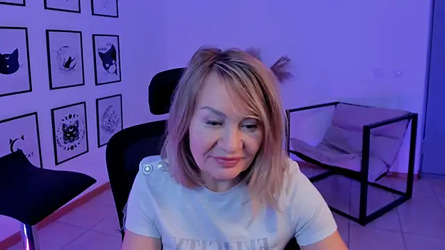 Snapshot of RosalindaFortuna chatting on 01.23.25 RosalindaFortuna online show from 01.23.25