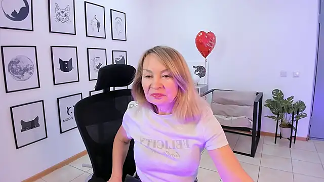 Snapshot of RosalindaFortuna chatting on 02.18.25 RosalindaFortuna online show from 02.18.25