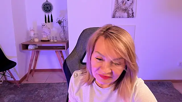 Snapshot of RosalindaFortuna chatting on 02.25.25 RosalindaFortuna online show from 02.25.25