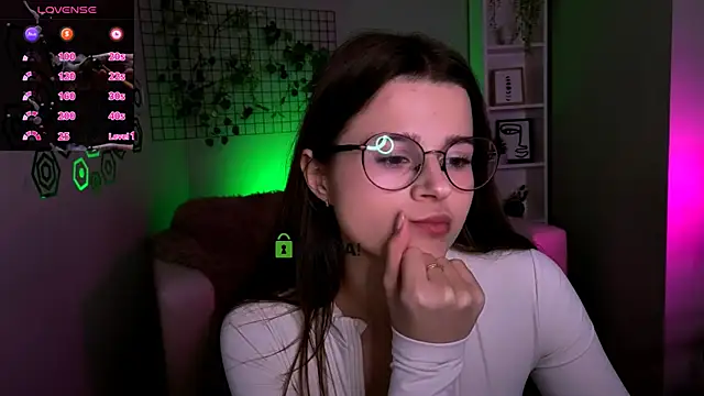 Snapshot of berry_alma chatting on 12.14.25 berry alma online show from 12.14.25