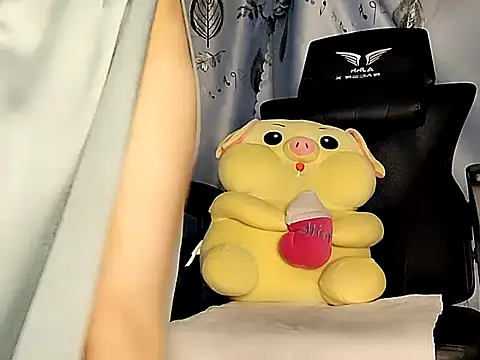 Snapshot of Lucy_limon chatting on 09.25.25 Lucy limon online show from 09.25.25