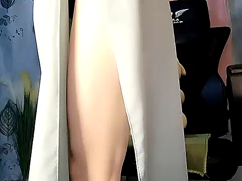 Snapshot of Lucy_limon chatting on 09.28.25 Lucy limon online show from 09.28.25