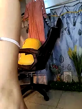 Snapshot of Lucy_limon chatting on 10.30.25 Lucy limon online show from 10.30.25