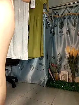 Snapshot of Lucy_limon chatting on 12.04.25 Lucy limon online show from 12.04.25