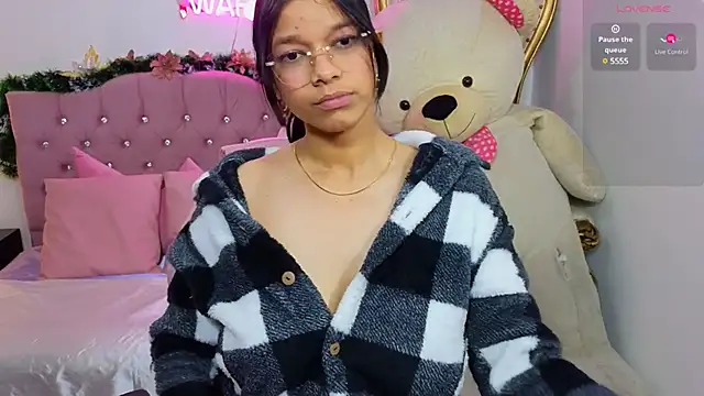 Snapshot of Emilly_tay chatting on 01.03.25 Emilly tay online show from 01.03.25