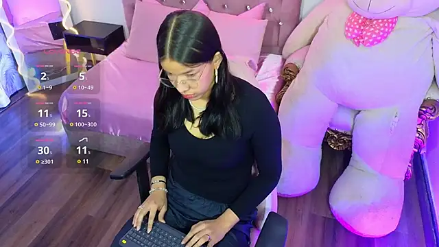 Snapshot of Emilly_tay chatting on 01.21.25 Emilly tay online show from 01.21.25